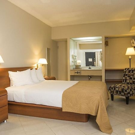 Quality Inn El Tuque Ponce Exteriör bild